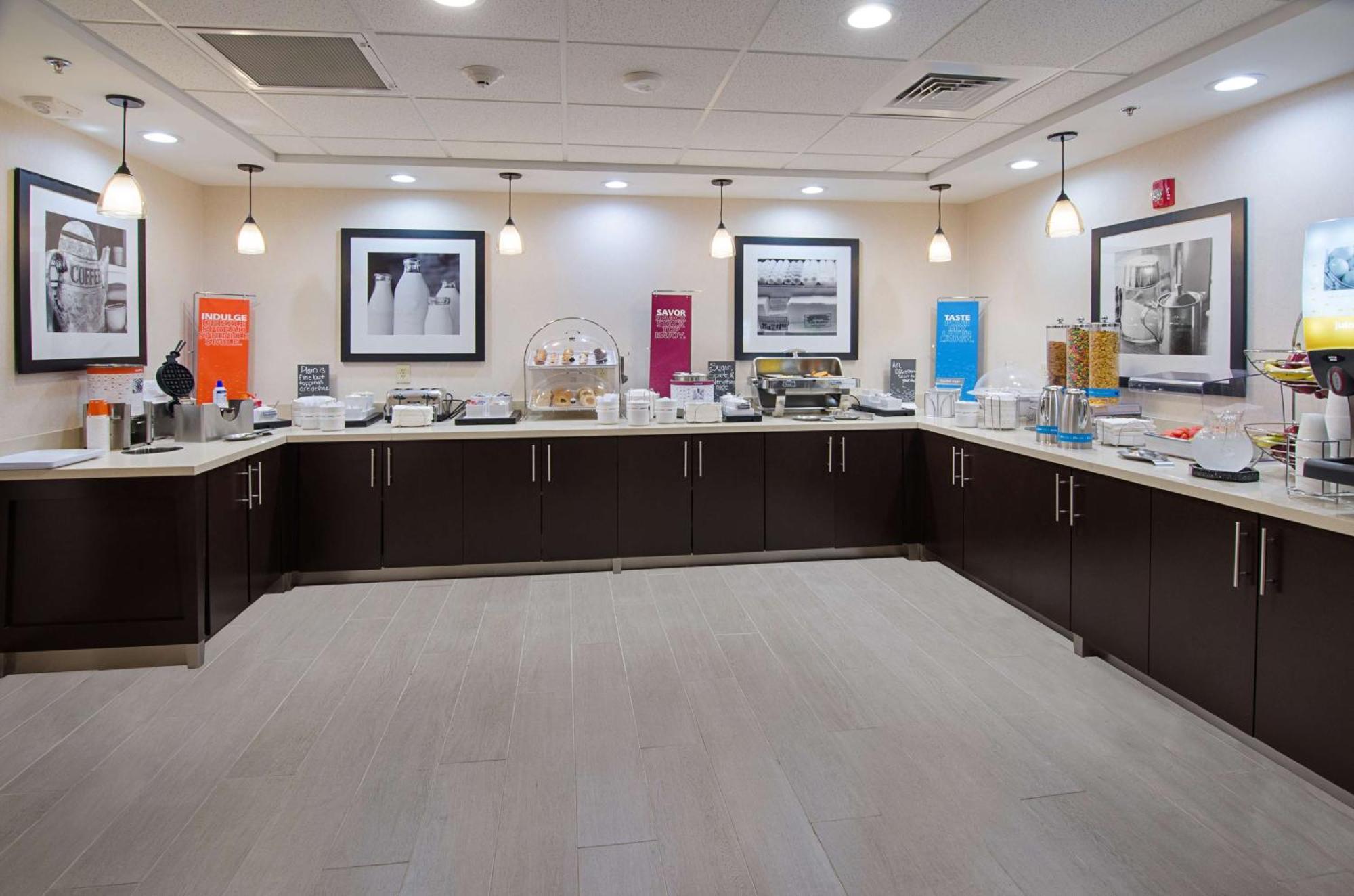 Hampton Inn Covington Va Екстериор снимка